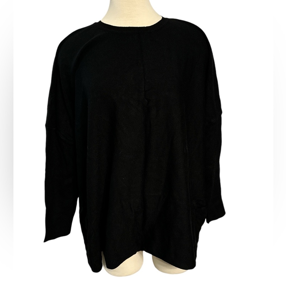 Black sweater with pockets